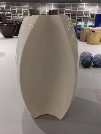 2x Polyester bloempot – kavel bij Openbare Verkopen, Waregem