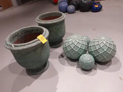2x Vorstvrije terracotta bloempot – kavel bij Openbare Verkopen, Waregem