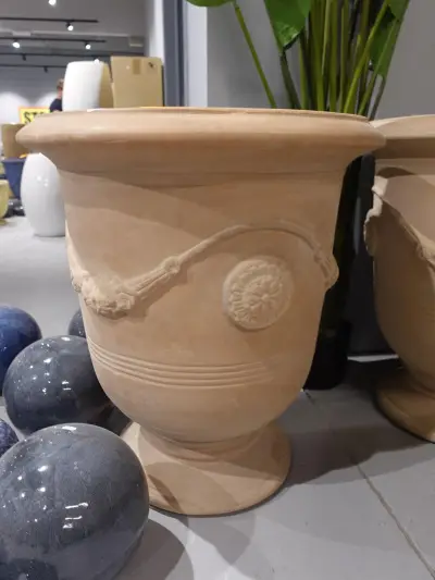 Vorstvrije terracotta bloempot – kavel bij Openbare Verkopen, Waregem