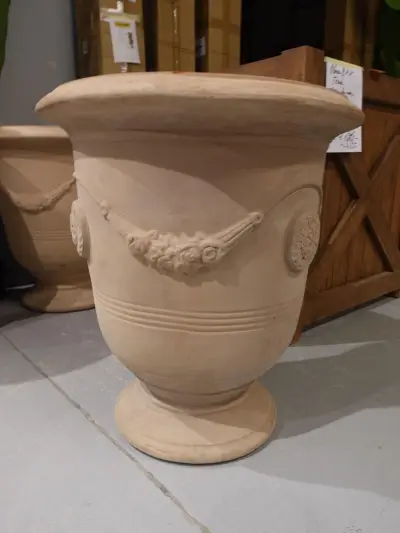 Vorstvrije terracotta bloempot – kavel bij Openbare Verkopen, Waregem
