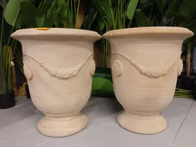2x Vorstvrije terracotta bloempot – kavel bij Openbare Verkopen, Waregem