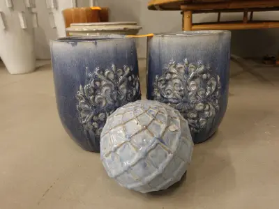 2x Vorstvrije terracotta bloempot – kavel bij Openbare Verkopen, Waregem