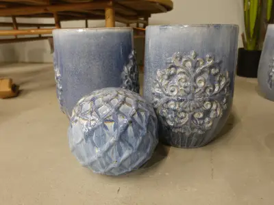 2x Vorstvrije terracotta bloempot – kavel bij Openbare Verkopen, Waregem