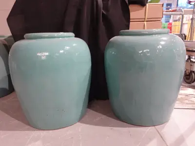 2x Terracotta bloempot – kavel bij Openbare Verkopen, Waregem