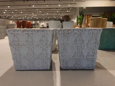 2x Vorstvrije terracotta bloempot – kavel bij Openbare Verkopen, Waregem
