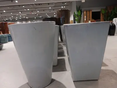 2x Vorstvrije terracotta bloempot – kavel bij Openbare Verkopen, Waregem