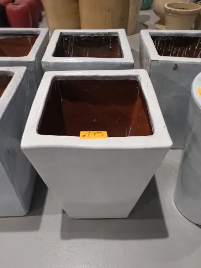 2x Vorstvrije terracotta bloempot – kavel bij Openbare Verkopen, Waregem
