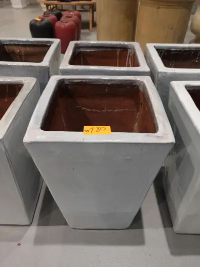 2x Vorstvrije terracotta bloempot – kavel bij Openbare Verkopen, Waregem