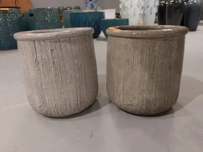 2x Vorstvrije terracotta bloempot – kavel bij Openbare Verkopen, Waregem