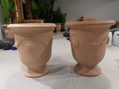 2x Vorstvrije terracotta bloempot – kavel bij Openbare Verkopen, Waregem