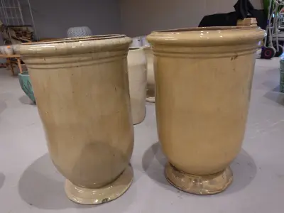 2x Vorstvrije terracotta bloempot – kavel bij Openbare Verkopen, Waregem