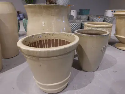 3x Vorstvrije terracotta bloempot – kavel bij Openbare Verkopen, Waregem