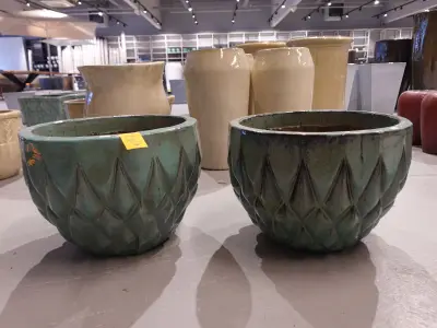2x Vorstvrije terracotta bloempot – kavel bij Openbare Verkopen, Waregem