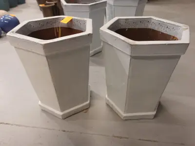 2x Vorstvrije terracotta bloempot – kavel bij Openbare Verkopen, Waregem