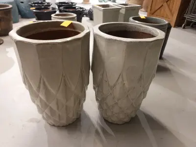 2x Vorstvrije terracotta bloempot – kavel bij Openbare Verkopen, Waregem