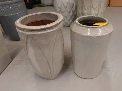 2x Vorstvrije terracotta bloempot – kavel bij Openbare Verkopen, Waregem