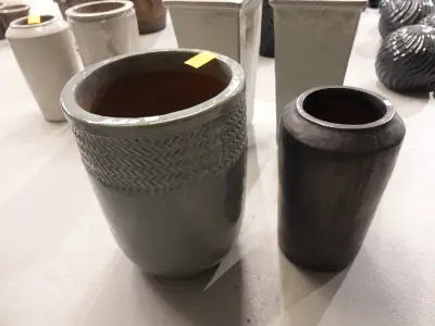 2x Vorstvrije terracotta bloempot – kavel bij Openbare Verkopen, Waregem