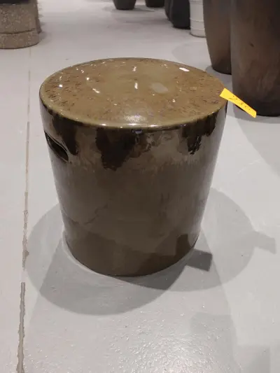 Terracotta poef – kavel bij Openbare Verkopen, Waregem