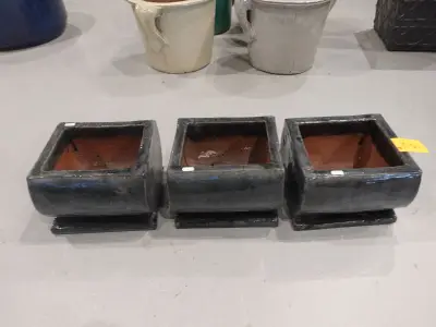 3x Vorstvrije terracotta bloempot – kavel bij Openbare Verkopen, Waregem