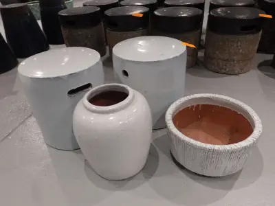 4x Terracotta poef / bloempot – kavel bij Openbare Verkopen, Waregem