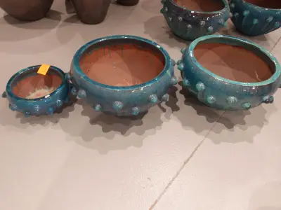 3x Vorstvrije terracotta bloempot – kavel bij Openbare Verkopen, Waregem