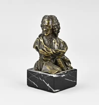 Voltaire, bronzen buste – kavel bij Twents Veilinghuis