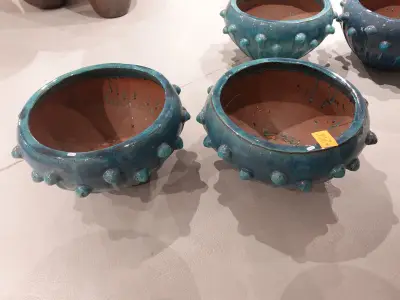 2x Vorstvrije terracotta bloempot – kavel bij Openbare Verkopen, Waregem