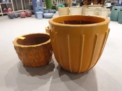 2x Vorstvrije terracotta bloempot – kavel bij Openbare Verkopen, Waregem