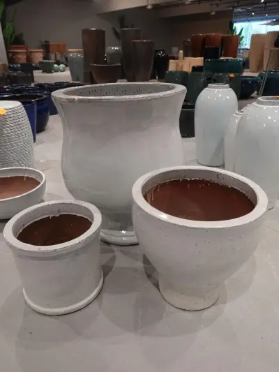 3x Vorstvrije terracotta bloempot – kavel bij Openbare Verkopen, Waregem