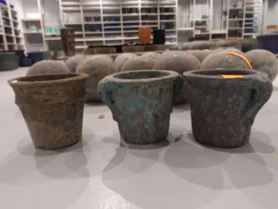 3x Vorstvrije terracotta bloempot – kavel bij Openbare Verkopen, Waregem