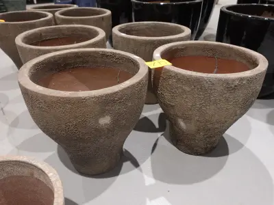 3x Vorstvrije terracotta bloempot – kavel bij Openbare Verkopen, Waregem