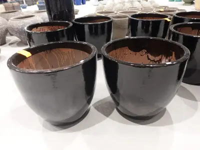 2x Vorstvrije terracotta bloempot – kavel bij Openbare Verkopen, Waregem