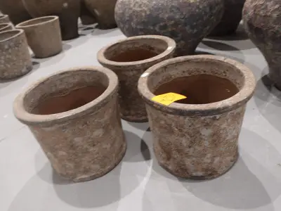 3x Vorstvrije terracotta bloempot – kavel bij Openbare Verkopen, Waregem