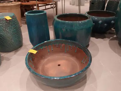 2x Vorstvrije terracotta bloempot – kavel bij Openbare Verkopen, Waregem