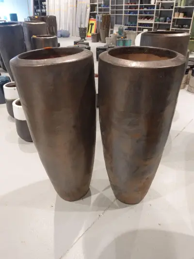 2x Vorstvrije terracotta bloempot – kavel bij Openbare Verkopen, Waregem
