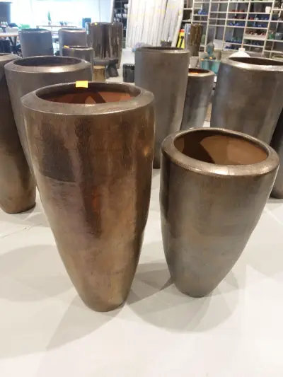 2x Vorstvrije terracotta bloempot – kavel bij Openbare Verkopen, Waregem