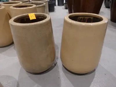 2x Vorstvrije terracotta bloempot – kavel bij Openbare Verkopen, Waregem
