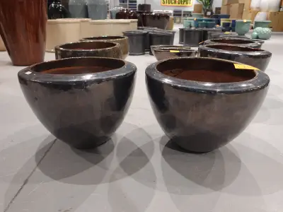 2x Vorstvrije terracotta bloempot – kavel bij Openbare Verkopen, Waregem