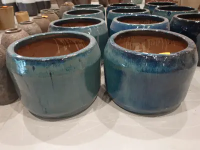 2x Vorstvrije terracotta bloempot – kavel bij Openbare Verkopen, Waregem