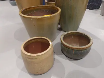 3x Vorstvrije terracotta bloempot – kavel bij Openbare Verkopen, Waregem