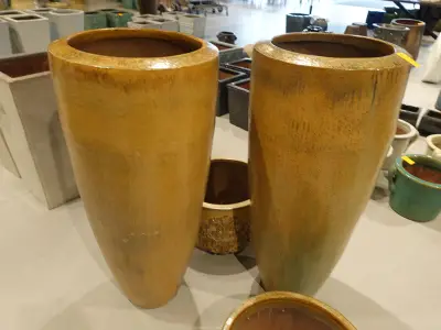 2x Vorstvrije terracotta bloempot – kavel bij Openbare Verkopen, Waregem