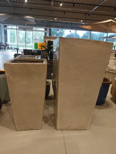2x Vorstvrije terracotta bloempot – kavel bij Openbare Verkopen, Waregem