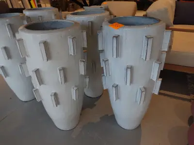 2x Vorstvrije terracotta bloempot – kavel bij Openbare Verkopen, Waregem
