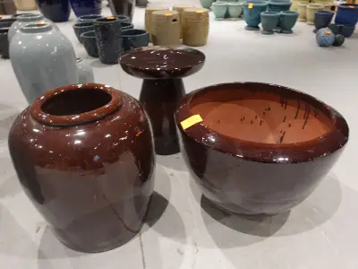 2x Vorstvrije terracotta bloempot – kavel bij Openbare Verkopen, Waregem