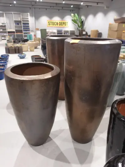 2x Vorstvrije terracotta bloempot – kavel bij Openbare Verkopen, Waregem