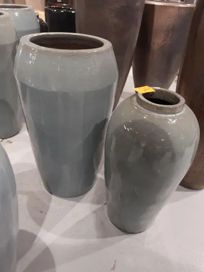 2x Vorstvrije terracotta bloempot – kavel bij Openbare Verkopen, Waregem