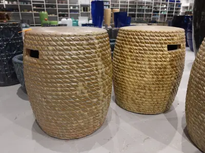2x Terracotta poef – kavel bij Openbare Verkopen, Waregem