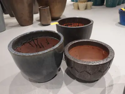 3x Vorstvrije terracotta bloempot – kavel bij Openbare Verkopen, Waregem