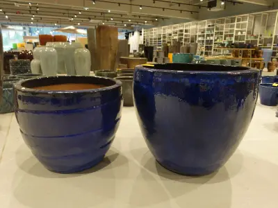 2x Vorstvrije terracotta bloempot – kavel bij Openbare Verkopen, Waregem