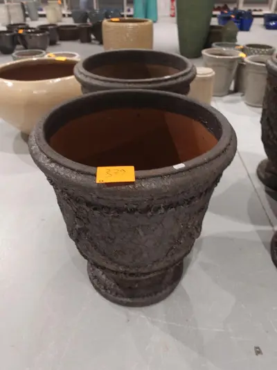 2x Vorstvrije terracotta bloempot – kavel bij Openbare Verkopen, Waregem
